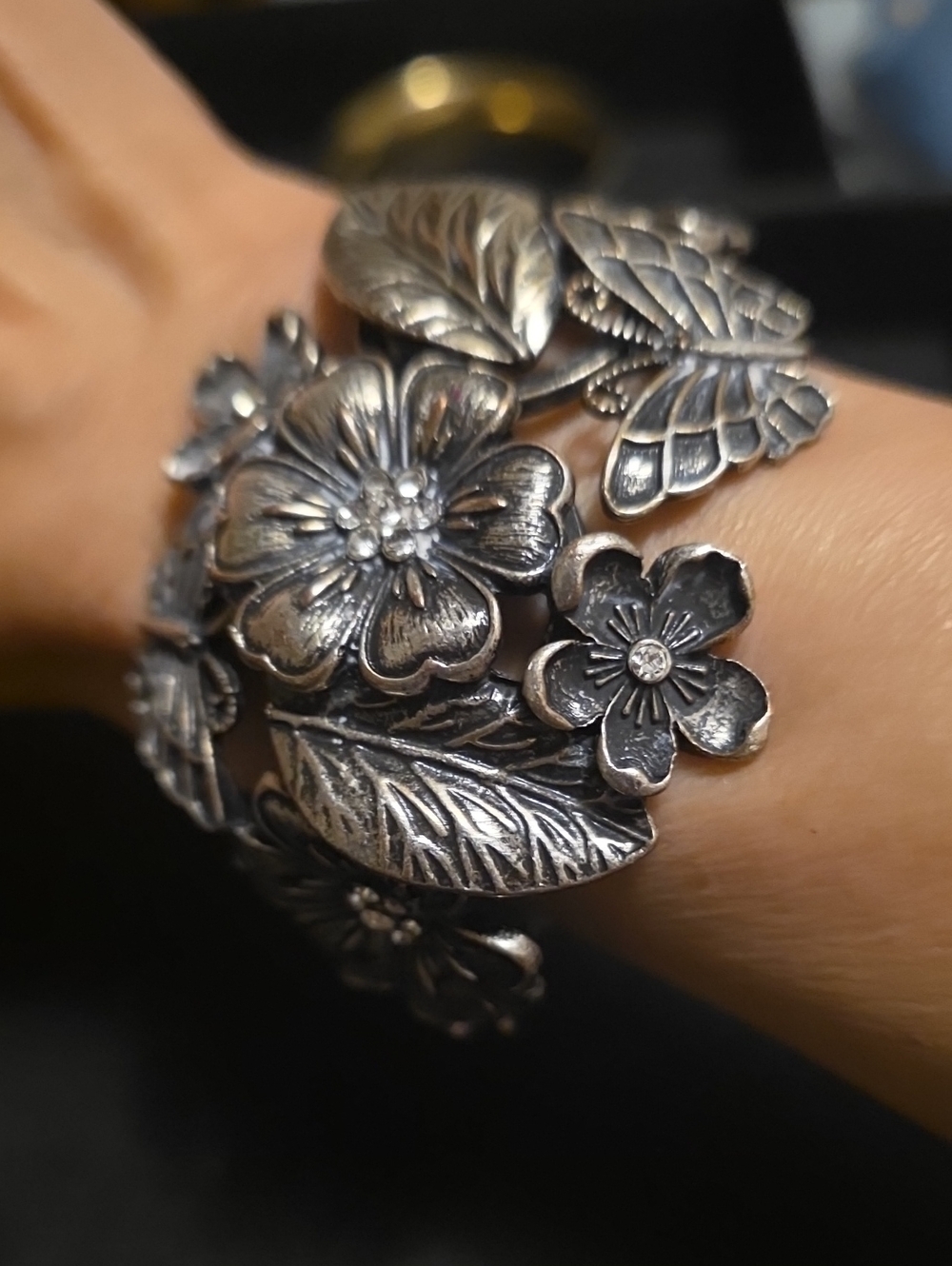Floral Silver-Tone Women's Bracelet/clamper